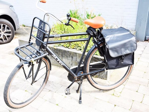 Merkloos Dubbele Fietstas waterdicht met reflecterende strepen voor extra veiligheid - Fietstas- Zwart - 2x 18 Liter