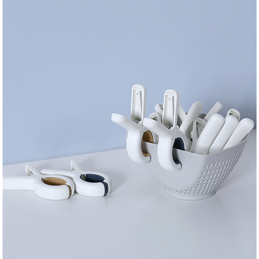 Discountershop Klemmen 6 stuks - Wasknijpers - 6 stuks - Wit en blauw 100% kunststof en dus roestvrij | Laten geen afdrukken achter Discountershop Klemmen 6 stuks - Wasknijpers - 6 stuks - Wit en blauw 100% kunststof en dus roestvrij | Laten geen afdrukken achter