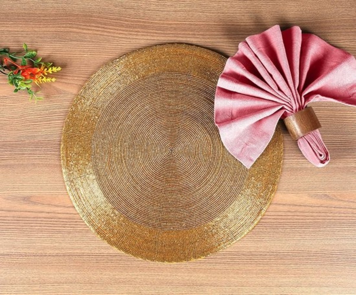 Discountershop Placemats - Rond - 30 cm - 4 stuks - Onderlegger - Hitte bestendig - GOUD - Luxe uitstraling beaded Placemat Discountershop Placemats - Rond - 30 cm - 4 stuks - Onderlegger - Hitte bestendig - GOUD - Luxe uitstraling beaded Placemat