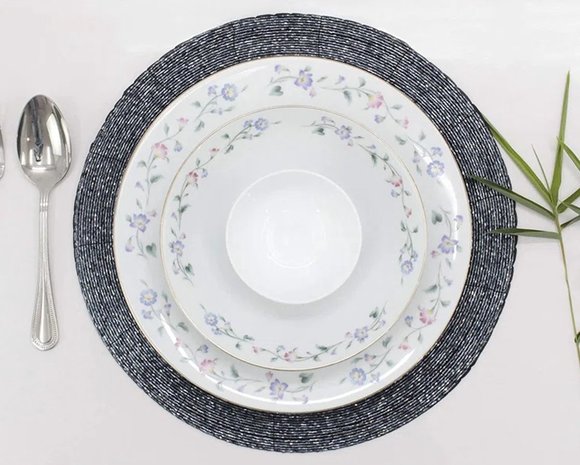 Discountershop Placemats - Rond - 30 cm - 4 stuks - Onderlegger - Hitte bestendig - Donkergrijs - Luxe uitstraling beaded Placemat Discountershop Placemats - Rond - 30 cm - 4 stuks - Onderlegger - Hitte bestendig - Donkergrijs - Luxe uitstraling beaded Placemat