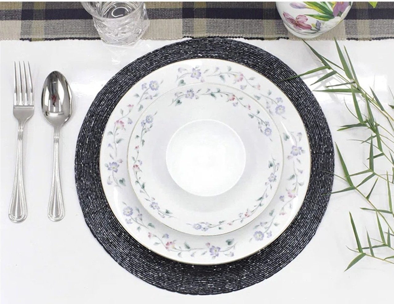 Discountershop Placemats - Rond - 30 cm - 4 stuks - Onderlegger - Hitte bestendig - Donkergrijs - Luxe uitstraling beaded Placemat Discountershop Placemats - Rond - 30 cm - 4 stuks - Onderlegger - Hitte bestendig - Donkergrijs - Luxe uitstraling beaded Placemat