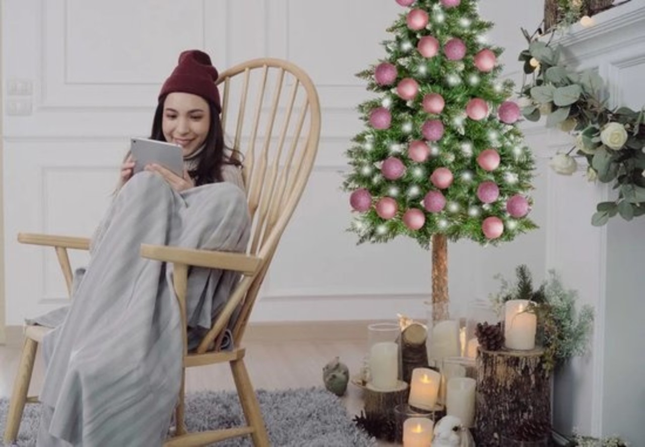 Discountershop Kunstkerstboom diamanten kerstboom op Natuurlijke houten stam 180 cm - Kunst DIAMANT PIJNBOOM 180CM - Kunstkerstboom 180cm sneeuw Kerstboom