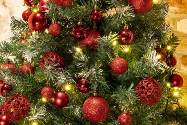 Discountershop Silver Fir Artificial Christmas Tree - 120 cm - 280 peaks with snow