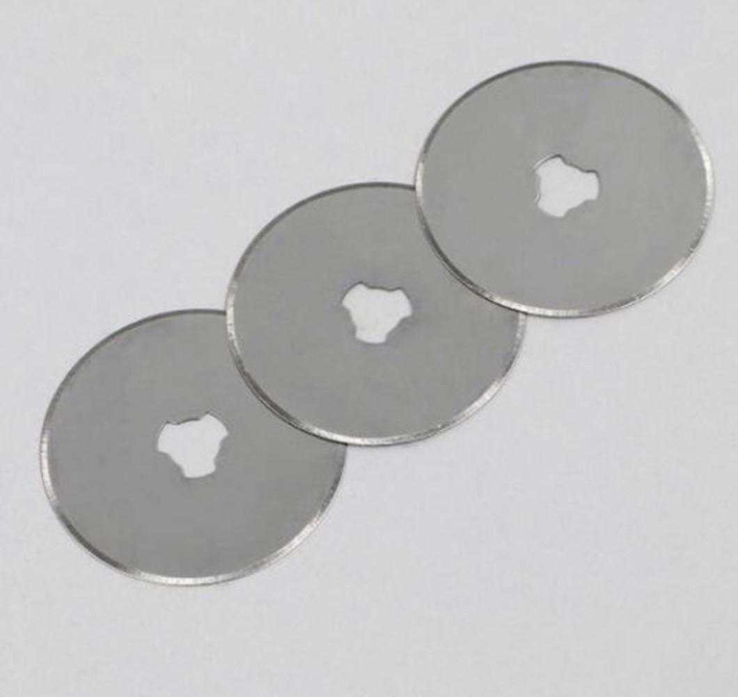 Discountershop Reservemes voor rolmes, Ø 45 mm, 3 st - Rolmes 3 stuks Reservemes Rolmes 45 Mm Staal – Stofschaar – Stof Snijder Roller – Rolmes 45 mm – Comfort – Rolmes stof – Naaien – Naaiset – Rolmes Voor Stof – Rolmessen – Snijmes