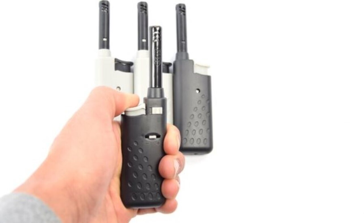 Merkloos Mini Lighter Set 18.5 cm - 4 Refillable Gas Lighters in White and Grey With Child Lock for Kitchen, Candles, BBQ and Hospitality Merkloos Mini Lighter Set 18.5 cm - 4 Refillable Gas Lighters in White and Grey With Child Lock for Kitchen, Candles, BBQ and Hospitality