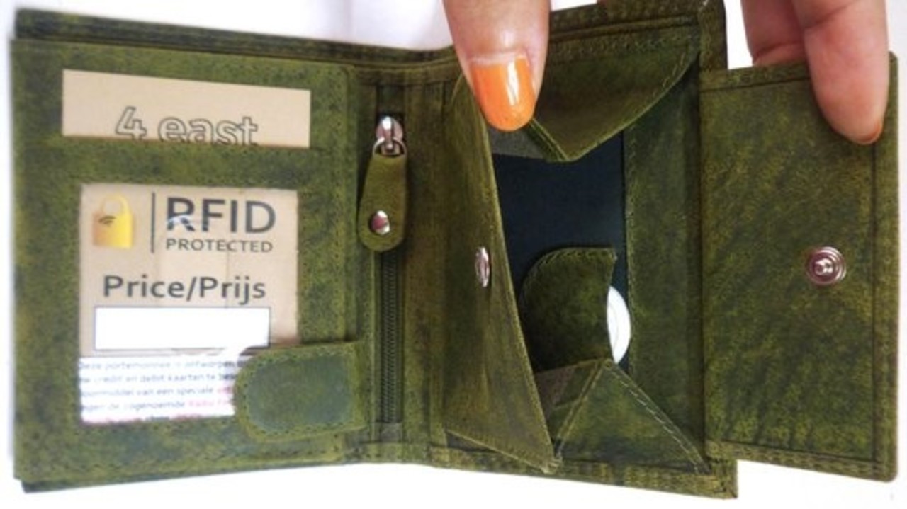 4 East Portemonnee - portemonnee dames - portemonnee heren - portemonnee pasjes - portemonnee dames klein - Portemonnee klein - Portemonnees - Portemonnee - Portemonnee Groen - portemonnee Olijf - Billfold portemonnee - 4E-307 4 East Portemonnee - portemonnee dames - portemonnee heren - portemonnee pasjes - portemonnee dames klein - Portemonnee klein - Portemonnees - Portemonnee - Portemonnee Groen - portemonnee Olijf - Billfold portemonnee - 4E-307