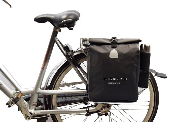 Bicky Bernard  Enkele Fietstas | Rugzak | Oersterk 100% Waterdicht | Fietstas, Schoudertas in 1 | 21 Liter Enkele fietstas 21 Litre - fietstas schoudertas - schoudertas fietstas - Fietstas enkel 21 Litre - Fietstas enkel zwart Bicky Bernard  Enkele Fietstas | Rugzak | Oersterk 100% Waterdicht | Fietstas, Schoudertas in 1 | 21 Liter Enkele fietstas 21 Litre - fietstas schoudertas - schoudertas fietstas - Fietstas enkel 21 Litre - Fietstas enkel zwart