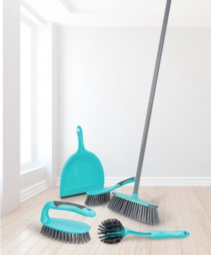 Merkloos Cleaning set 6 pieces - Broom with handle - tin with hand brush - hand scrubber - dish brush Merkloos Cleaning set 6 pieces - Broom with handle - tin with hand brush - hand scrubber - dish brush