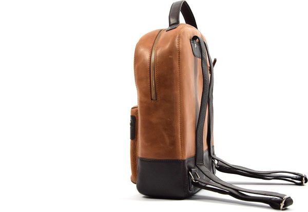 4 East 4East Leren Laptop Rugtas - 12,2 inch - Cognac 4 East 4East Leren Laptop Rugtas - 12,2 inch - Cognac