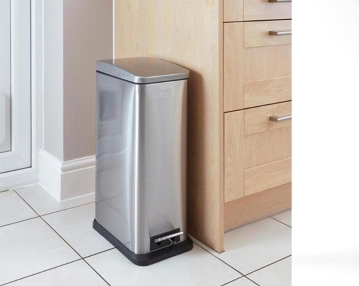 Black Decker Trash can with Sensor 50L Soft Close lid