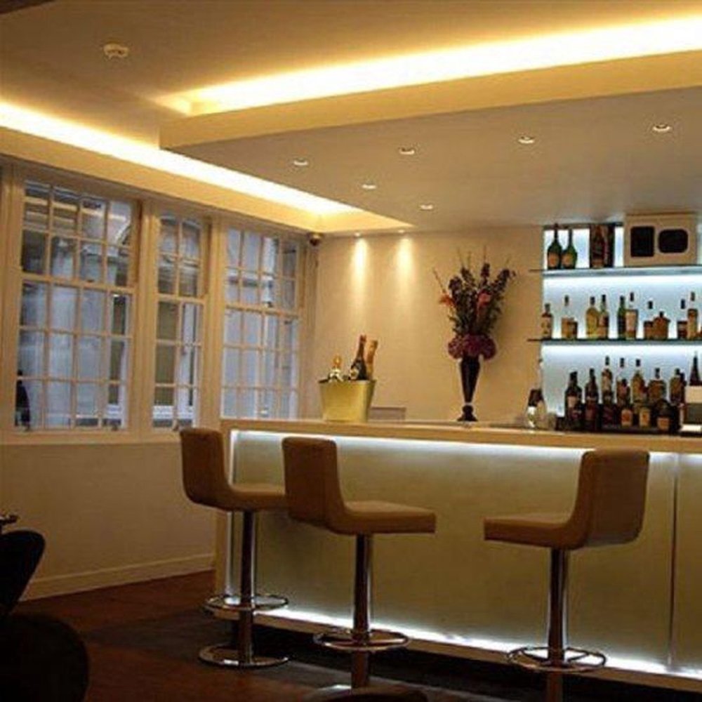 Merkloos 5M Ledstrip - Warm wit - Dimbaar - 300 LED - Met Adapter Merkloos 5M Ledstrip - Warm wit - Dimbaar - 300 LED - Met Adapter