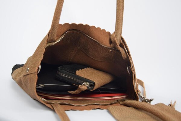 4 East Shopper from 4East with small wallet, Leather Shopper Zichron 4East brown 4 East Shopper from 4East with small wallet, Leather Shopper Zichron 4East brown