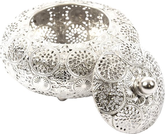 Discountershop Oosterse Metalen Sieradendoos zilver rond | Juwelendoosje | bewaarblik | Juwelenkistje | Sieradenkistje | Kaarsenhouder | Sieradendoos metaal 16X13CM Discountershop Oosterse Metalen Sieradendoos zilver rond | Juwelendoosje | bewaarblik | Juwelenkistje | Sieradenkistje | Kaarsenhouder | Sieradendoos metaal 16X13CM