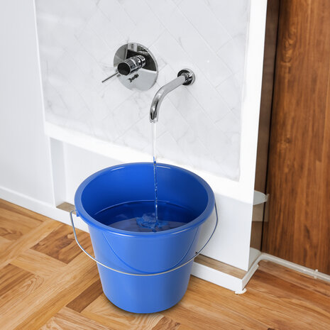 Discountershop Blue 5 Liter Plastic Bucket with Sturdy Iron Handle - Optimal for Construction Projects - 30x23 cm Discountershop Blue 5 Liter Plastic Bucket with Sturdy Iron Handle - Optimal for Construction Projects - 30x23 cm