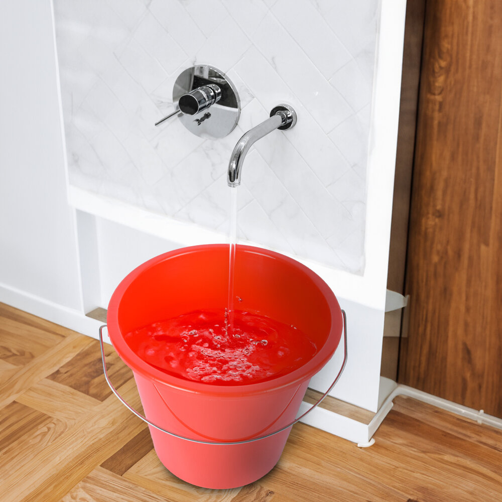 Discountershop Handige Bouwemmer Rood 5L Kunststof 20x23 cm met IJzeren Handgreep - Voor Thuis en Tuin Discountershop Handige Bouwemmer Rood 5L Kunststof 20x23 cm met IJzeren Handgreep - Voor Thuis en Tuin