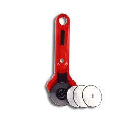 Discountershop Rotary cutter | Rotary Knife | Cutting knife | Rotary cutter | Knife roll | Rotary Cutter Set | 71 grams | Red | Rotary Cutter with Knives | Stainless Steel Knives – 3 pieces | 45cm*18cm*1.8cm Discountershop Rotary cutter | Rotary Knife | Cutting knife | Rotary cutter | Knife roll | Rotary Cutter Set | 71 grams | Red | Rotary Cutter with Knives | Stainless Steel Knives – 3 pieces | 45cm*18cm*1.8cm