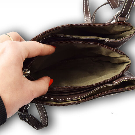 4 East Handtasje | Crossbody tas dames | donker bruin | 13cm*19.5cm | Schoudertas 4 East Handtasje | Crossbody tas dames | donker bruin | 13cm*19.5cm | Schoudertas