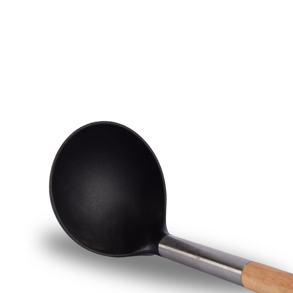 Discountershop Soeplepel | Opscheplepel | Zilver & Zwart | Keukengerei | hout, RVS, nylon | Sauslepel | 31.5cm*9cm Discountershop Soeplepel | Opscheplepel | Zilver & Zwart | Keukengerei | hout, RVS, nylon | Sauslepel | 31.5cm*9cm