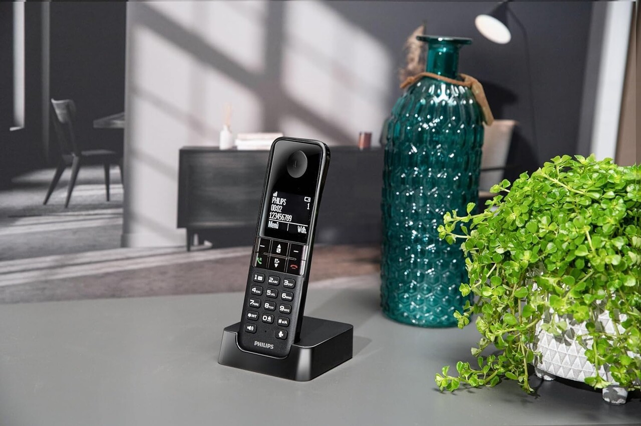 Phillips Black Cordless Phone: Compact Cordless Phone 4.5cm x 2cm x 16.5cm with Philips AAA Batteries, 100-240V Adapter, and Long Standby Time Phillips Black Cordless Phone: Compact Cordless Phone 4.5cm x 2cm x 16.5cm with Philips AAA Batteries, 100-240V Adapter, and Long Standby Time