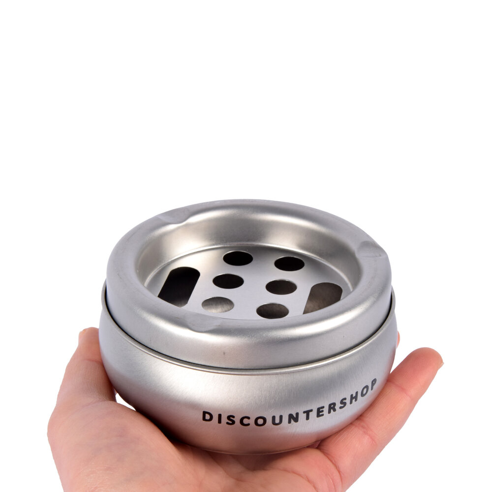 Discountershop Kwalitatieve Aluminium Asbak - Zilverkleurige Stormasbak voor Binnen - Ruimte voor 7 Sigaretten - 5.5cm Hoog - 10cm Diameter Discountershop Kwalitatieve Aluminium Asbak - Zilverkleurige Stormasbak voor Binnen - Ruimte voor 7 Sigaretten - 5.5cm Hoog - 10cm Diameter