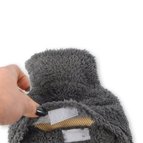 Discountershop Hot Water Bottle with Cover - Dark Grey, Polyester & Natural Rubber - 850ml - For Children - Loving Penguin Cuddle Cover