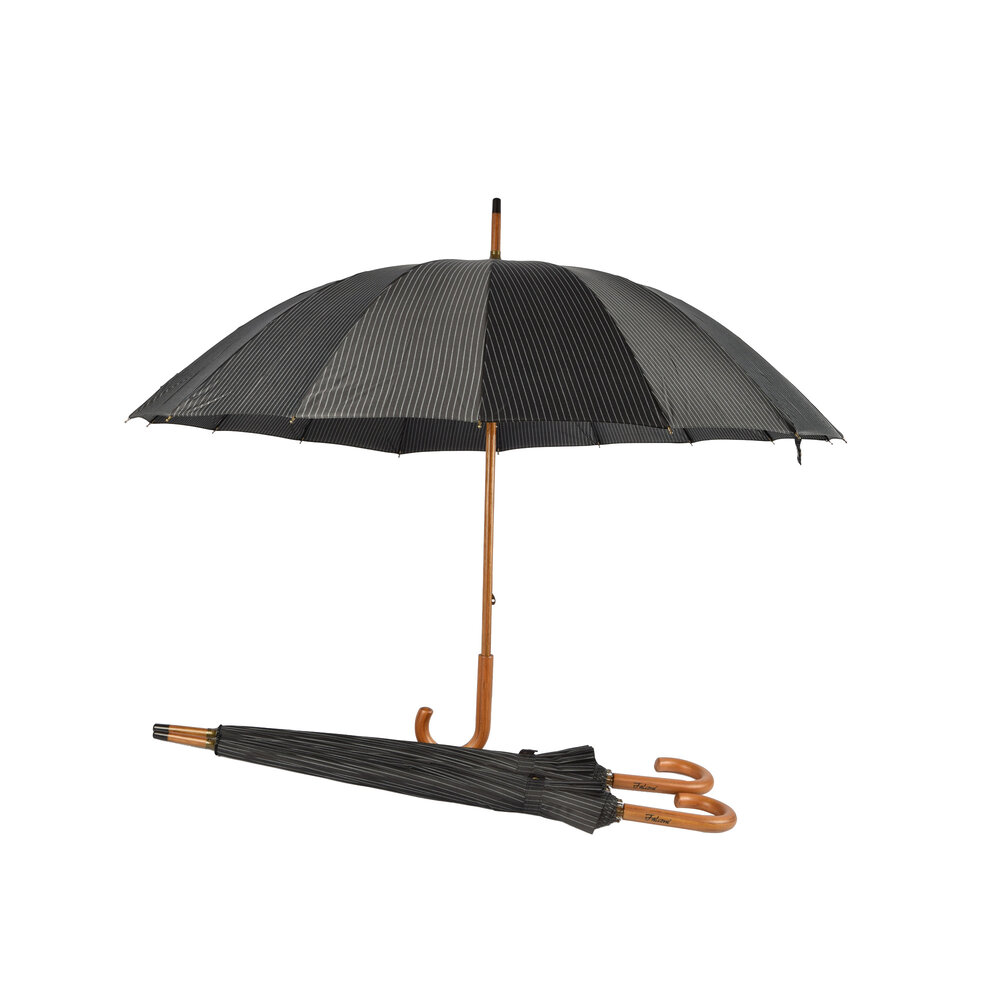 Discountershop Set Of 3 Handy Black Umbrellas With Wooden Stick And Hook - Suitable For Adults - 16 Lanes Discountershop Set Of 3 Handy Black Umbrellas With Wooden Stick And Hook - Suitable For Adults - 16 Lanes