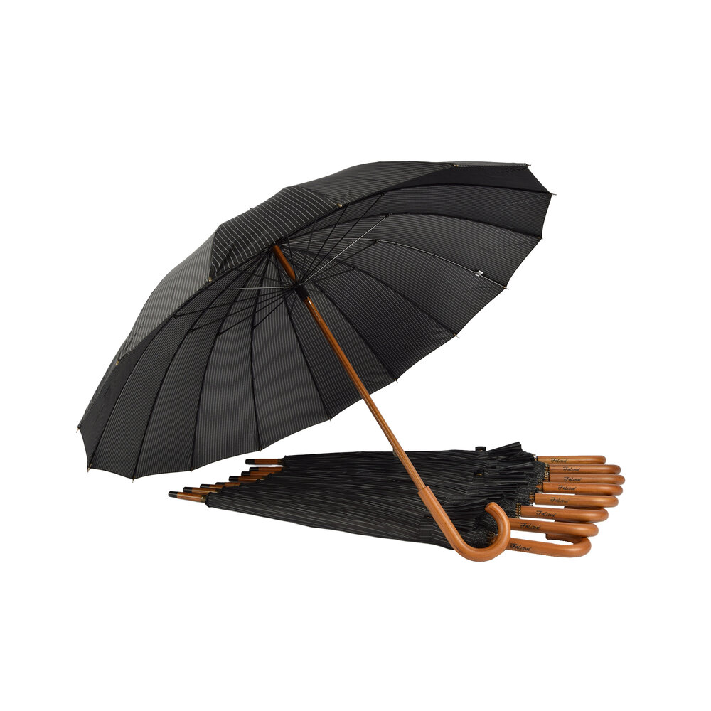 Discountershop Negen Stevige Paraplu's voor Maximale Bescherming - Zwart met Witte Streepjes - Met Houten Handvat - 102cm Diameter Discountershop Negen Stevige Paraplu's voor Maximale Bescherming - Zwart met Witte Streepjes - Met Houten Handvat - 102cm Diameter