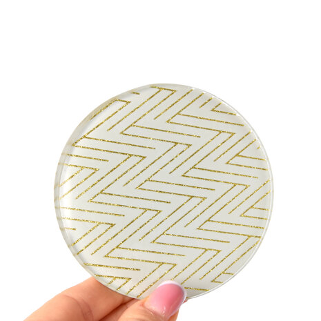 Merkloos Glazen Kaarshouder Goud met Witte Kleur en Gouden Ornamenten | 10cm Diameter | 1cm Hoogte | Ronde Vorm | 1 Stuk Onderzetters | Perfect als Decoratie of Onderzetters Merkloos Glazen Kaarshouder Goud met Witte Kleur en Gouden Ornamenten | 10cm Diameter | 1cm Hoogte | Ronde Vorm | 1 Stuk Onderzetters | Perfect als Decoratie of Onderzetters