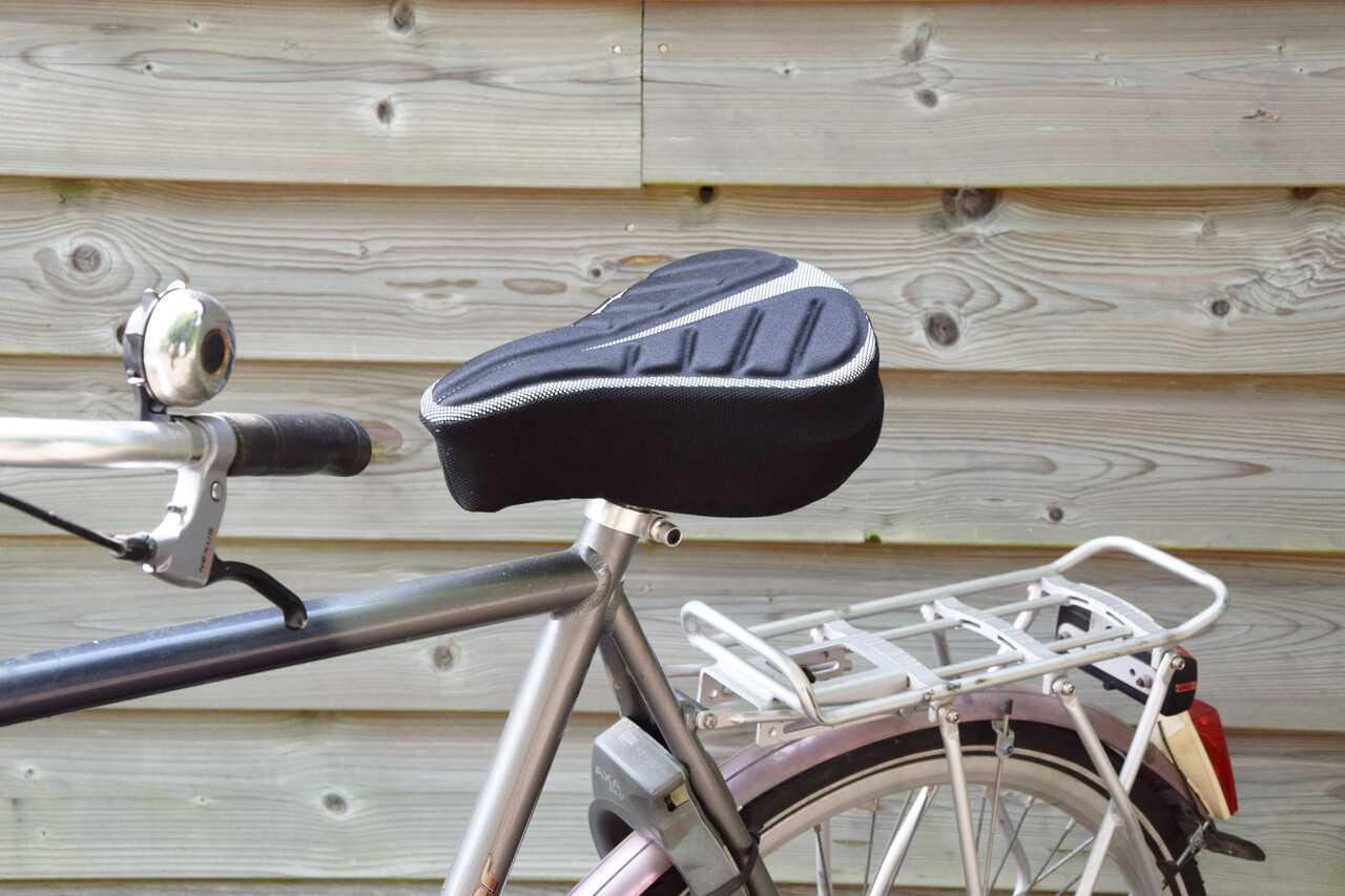 Discountershop 2x Durable Bicycle Saddle Cover made of Black Polyester - Protection for Bicycle Saddles - 29x20x2.5 cm Discountershop 2x Durable Bicycle Saddle Cover made of Black Polyester - Protection for Bicycle Saddles - 29x20x2.5 cm