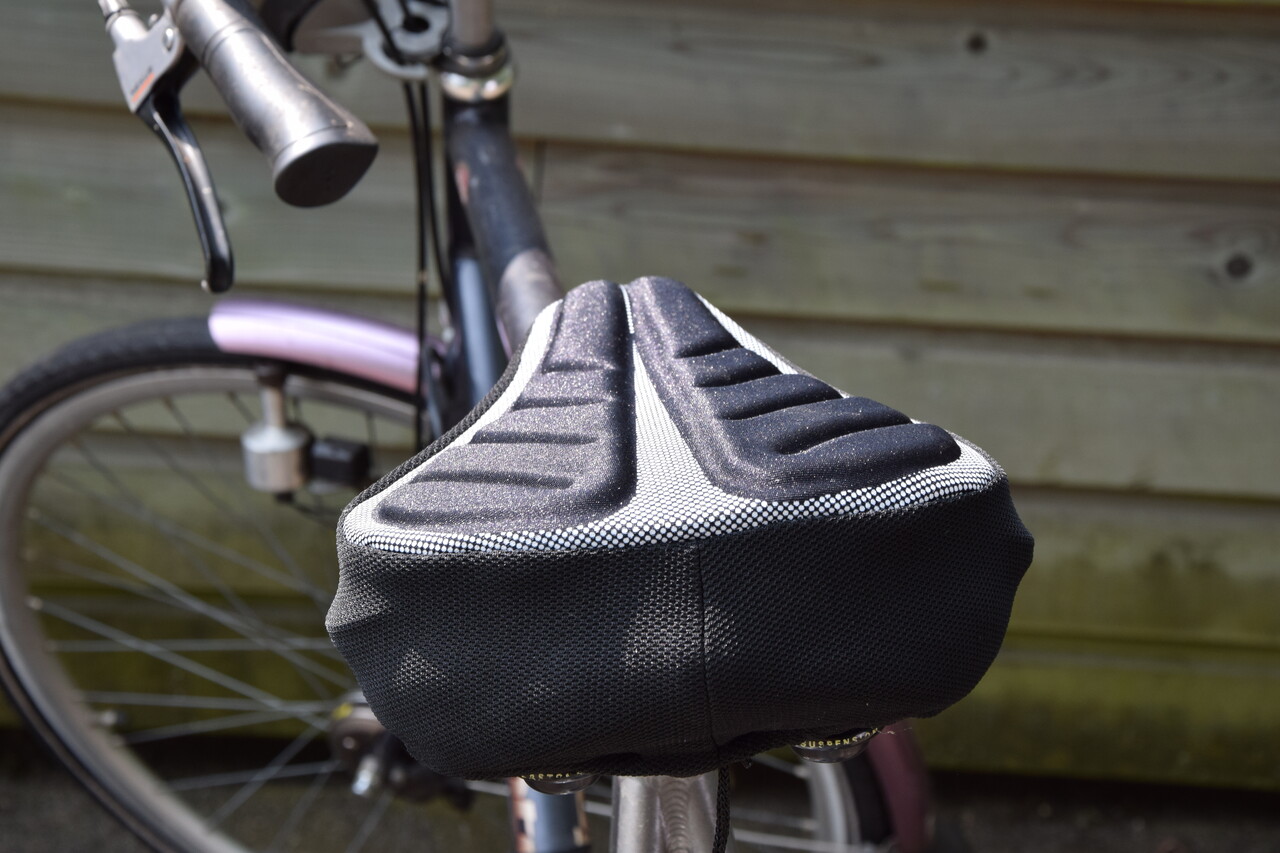 Discountershop 2x Durable Bicycle Saddle Cover made of Black Polyester - Protection for Bicycle Saddles - 29x20x2.5 cm Discountershop 2x Durable Bicycle Saddle Cover made of Black Polyester - Protection for Bicycle Saddles - 29x20x2.5 cm