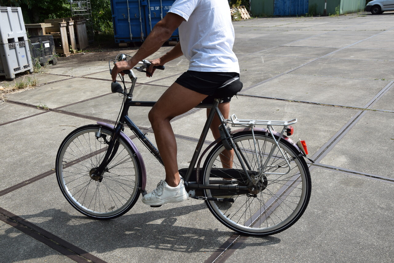 Discountershop 2x Durable Bicycle Saddle Cover made of Black Polyester - Protection for Bicycle Saddles - 29x20x2.5 cm Discountershop 2x Durable Bicycle Saddle Cover made of Black Polyester - Protection for Bicycle Saddles - 29x20x2.5 cm