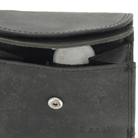 4 East Dubbele Overslag Kleine Portemonnee | Unisex - RFID Anti Skim | Portefeuille Kleingeld | 2 Pasjeshouder, Muntvak & Biljetvak | 9x7x2cm - Zwart 4 East Dubbele Overslag Kleine Portemonnee | Unisex - RFID Anti Skim | Portefeuille Kleingeld | 2 Pasjeshouder, Muntvak & Biljetvak | 9x7x2cm - Zwart