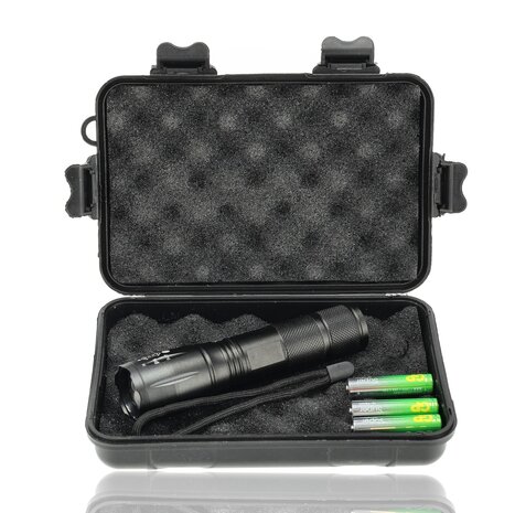 Discountershop Military Flashlight 2000 Lumens – Waterproof LED Flashlight with UV – 300m Range – 3 Modes – Tactical Flashlight on Batteries – Best Flashlight for Outdoor, Camping & Emergencies