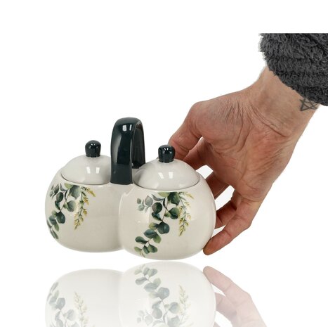 Discountershop Sugar Pots Set Ceramic with Spoons and Lid – Sugar Pot with Spoon 2 Compartments – Spice Jar / Seasoning Container – For Sugar, Spices & Kitchen – 16 x 9 x 13 cm Discountershop Sugar Pots Set Ceramic with Spoons and Lid – Sugar Pot with Spoon 2 Compartments – Spice Jar / Seasoning Container – For Sugar, Spices & Kitchen – 16 x 9 x 13 cm