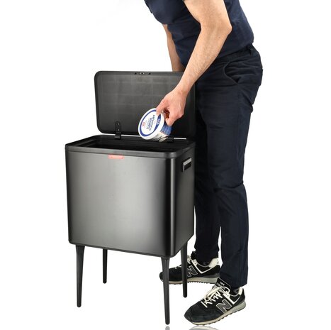 Discountershop Prullenbak 35 Liter Zwart met Push Deksel – Verhoogde Afvalbak op Poten voor Keuken en Huishouden