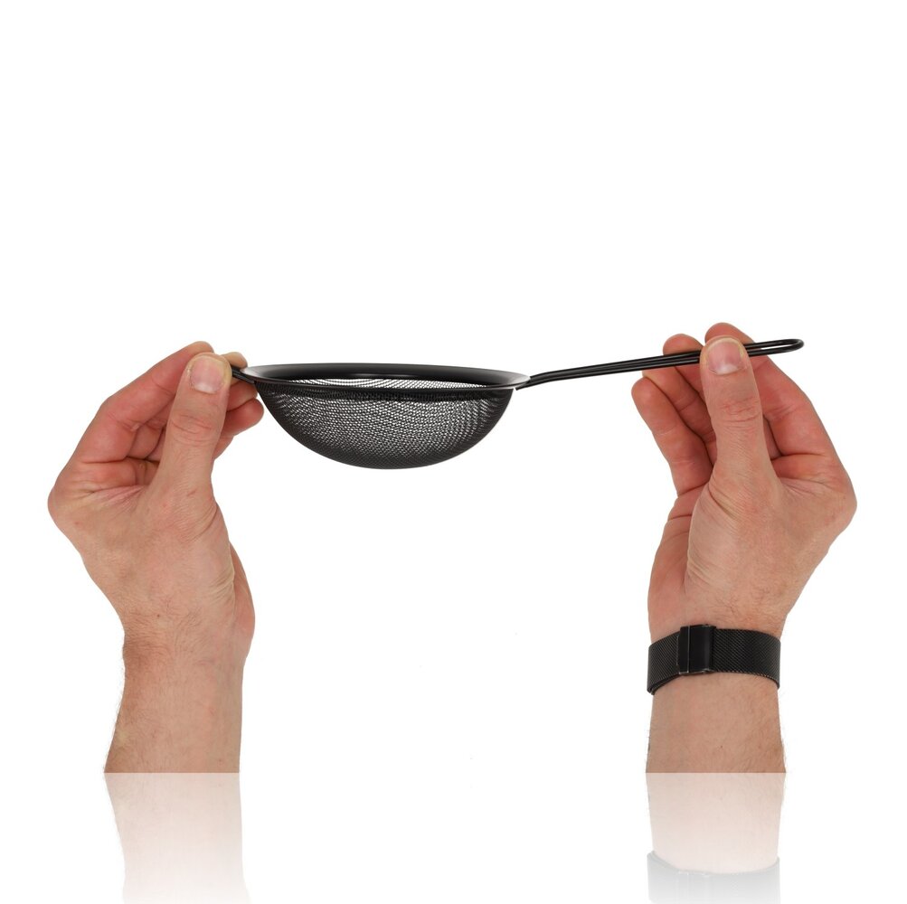 Discountershop Fine-Mesh Kitchen Sieve Ø13 cm with Handle – Black Stainless Steel Strainer for Tea, Flour, Icing Sugar, Cocoa, Sauces and Stock Discountershop Fine-Mesh Kitchen Sieve Ø13 cm with Handle – Black Stainless Steel Strainer for Tea, Flour, Icing Sugar, Cocoa, Sauces and Stock