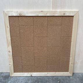 OUTLET - Prikbord Stenen - 98 x 98 cm - met lijst - ACTIE