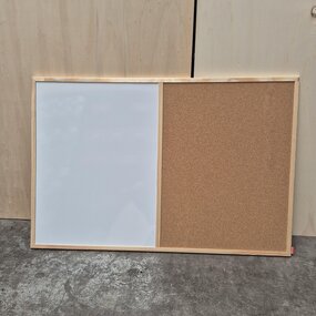 OUTLET - Prikbord / whiteboard - houten lijst - 60 x 90 cm - BESCHADIGD