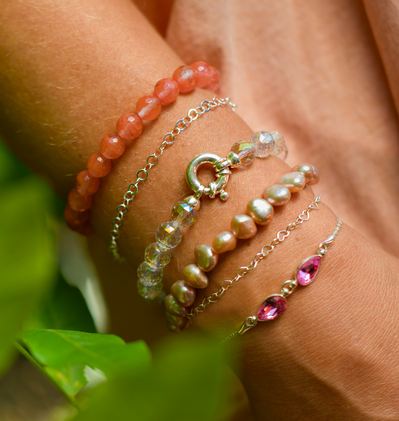 Gemstone bracelet coated rock crystal with lock
