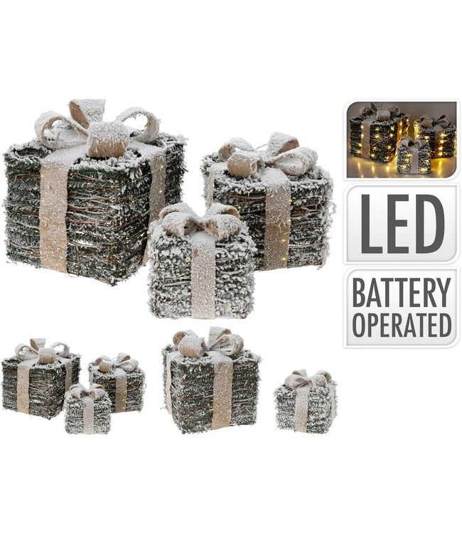 3 verlichte geschenkdozen van 17cm, 21cm en 26cm hoog  - LED - Besneeuwd - 6-uurs timer