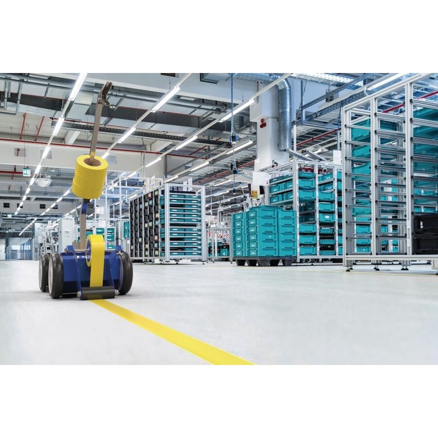 Lang haltbare und gerade Linien bei jedem Einsatz Gerade Linien dank stabiler Konstruktion und feststehenden Rädern Die Abrollvorrichtung für die Markierungsbänder ganz einfach an das BradyLine Bodenmarkiergrät mit einer Schraube befestigen Einfaches Ein-4