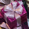 Melting Pot Glitter Pakjes met Grote Strik in 3 maten en div. kleuren Melting Pot Glitter Pakjes met Grote Strik in 3 maten en div. kleuren