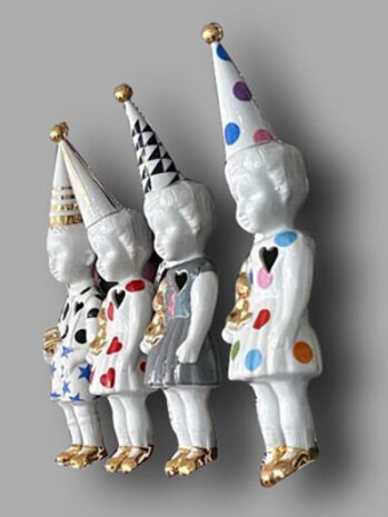 Lammers en Lammers - Hanging Around Meisje Bloemen Porselein 27cm