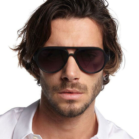 Okkia - Zonnebril ALESSIO Aviator Black met Donkere Gradient Lenzen en Veerpoten OK021-BK Okkia - Zonnebril ALESSIO Aviator Black met Donkere Gradient Lenzen en Veerpoten OK021-BK