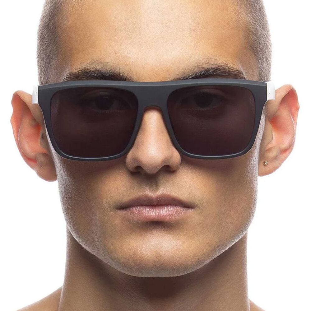 Le Specs - Zonnebril Le Sustain Aristoplastic Matte Black Smoke Mono Lens LSU2229561 Le Specs - Zonnebril Le Sustain Aristoplastic Matte Black Smoke Mono Lens LSU2229561