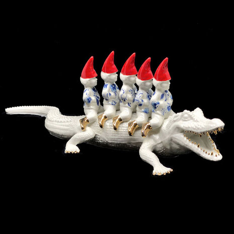 Lammers en Lammers - Born To Be Wild Delfts Blauw met Rode Mutsjes 18x52cm Lammers en Lammers - Born To Be Wild Delfts Blauw met Rode Mutsjes 18x52cm