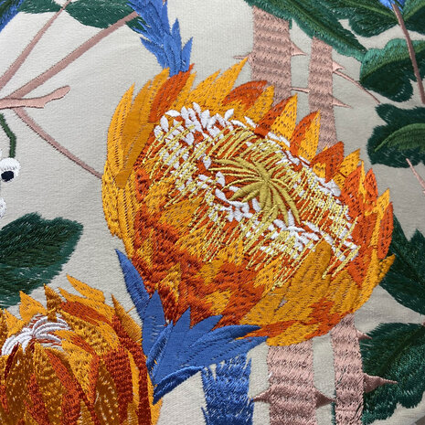 Colmore - Sierkussen Bloemen op Grijs Katoen 50x50cm geborduurd