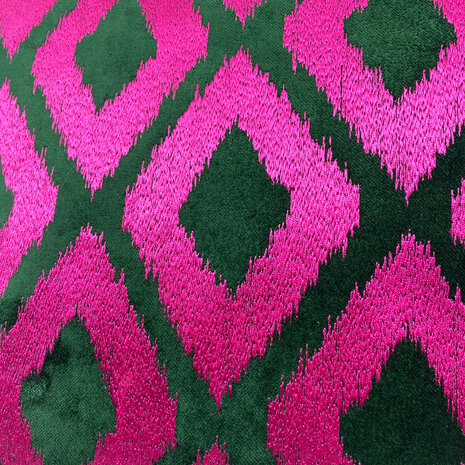 Colmore - Sierkussen Fuchsia/Groen Fluweel 50x50cm geborduurd Colmore - Sierkussen Fuchsia/Groen Fluweel 50x50cm geborduurd
