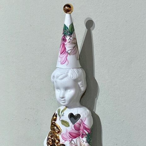 Lammers en Lammers - Hanging Around Meisje Magnolia Porselein 27cm