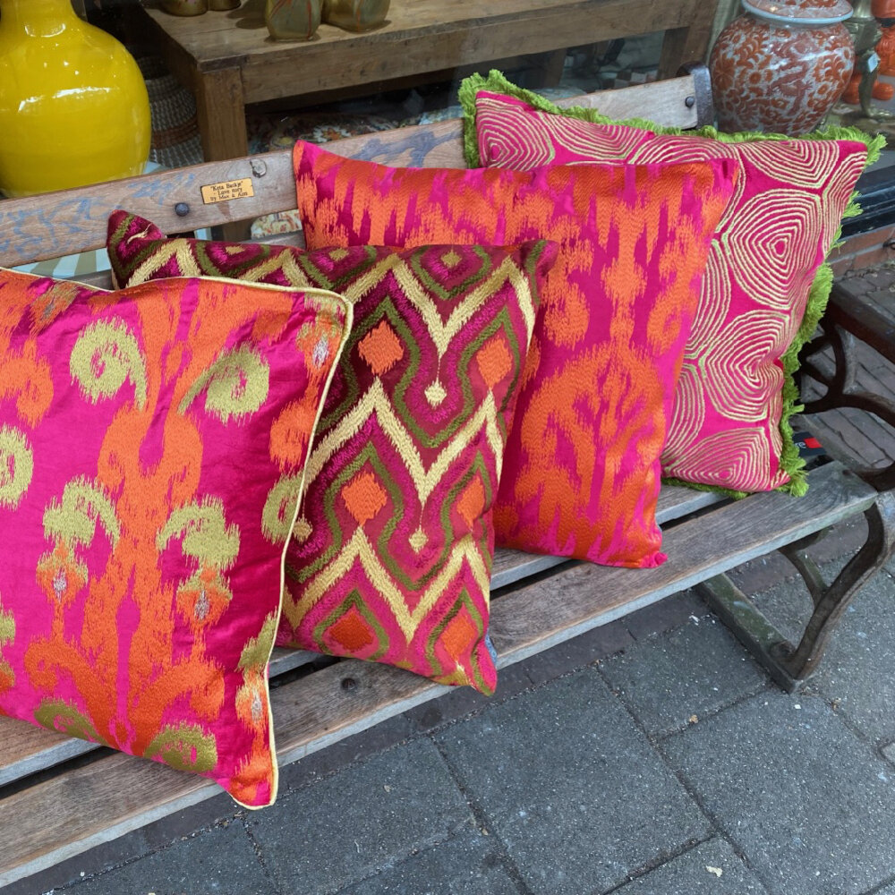 Colmore - Sierkussen Spiraal Fuchsia Groen Franjes Katoen 50x50cm